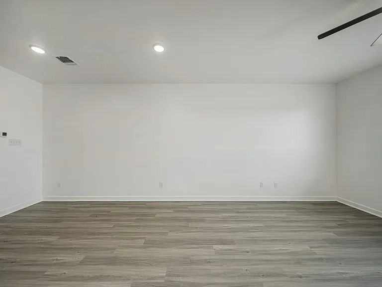8434 Adelaide Dr — Photo 24