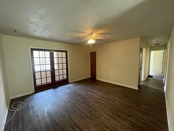 5th image of 722 Greenleaf Dr