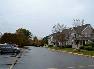 2483 Old Greenbrier Rd #14, Chesapeake, VA 23325