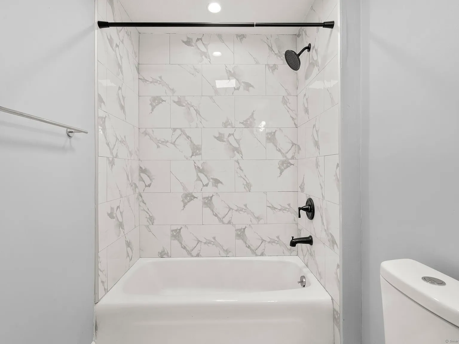 2 bed, 950 sqft, $1,850 — Photo 3