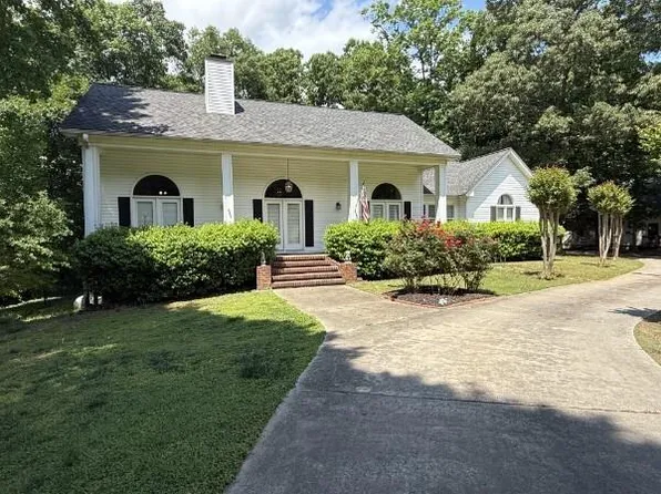 606 Academy Woods Dr, Jefferson, GA 30549