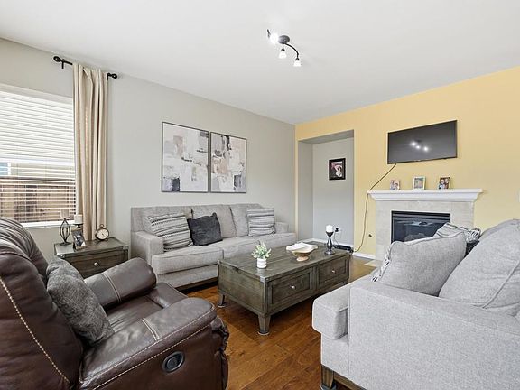 2nd image of 1746 Webber Way