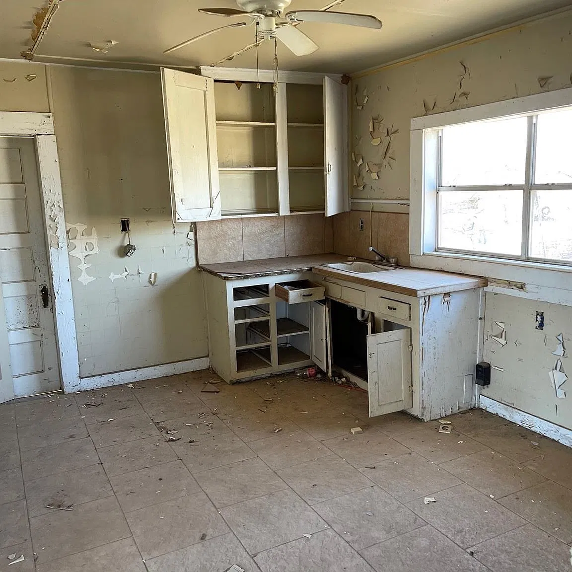 2 bed, 600 sqft, $400 — Photo 3
