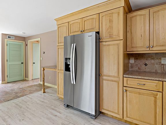 5th image of 378 Ames Way