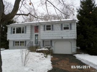 28 Crest Rd, Ridgefield, CT 06877