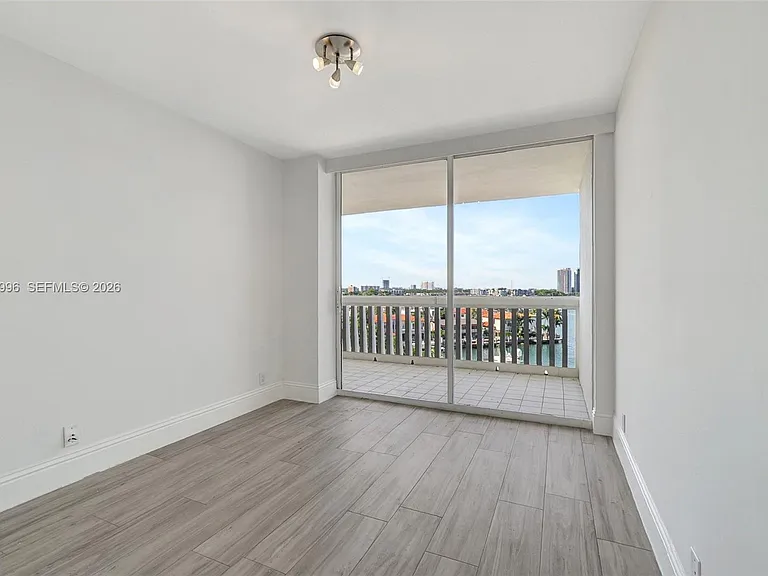 1000 Island Blvd #707 — Photo 30