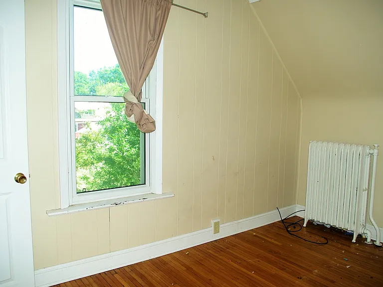 1677 Sherburne Ave — Photo 8