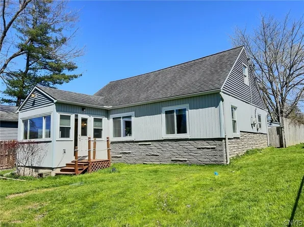8427 Gaskin Rd, Baldwinsville, NY 13027