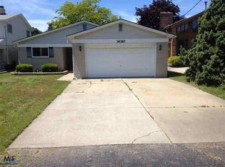 39387 E Archer Dr, Harrison Township, MI