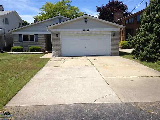 39387 E Archer Dr photo 1