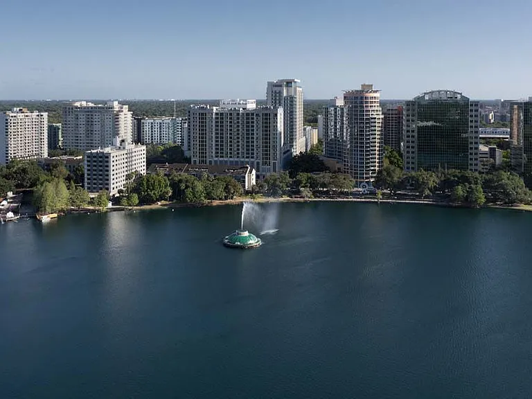 Camden Lake Eola — Photo 41