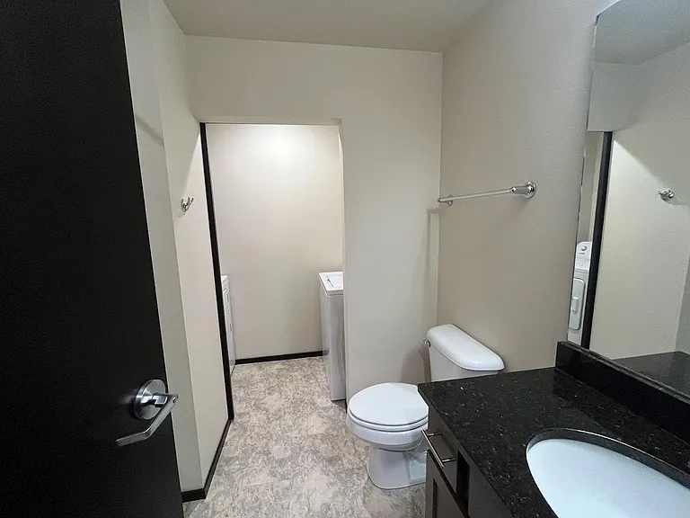 Galaxie High Rise Apartments — Photo 9