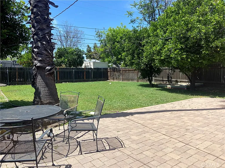7339 White Oak Ave — Photo 19