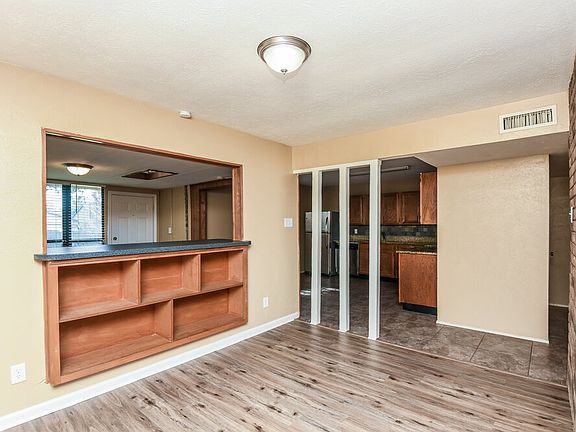 5th image of 7406 Cloverglen Dr