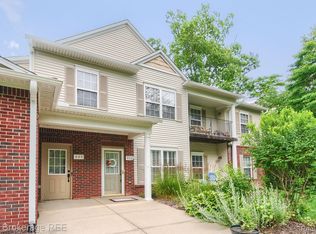 933 Eagle Dr, Fenton, MI 48430