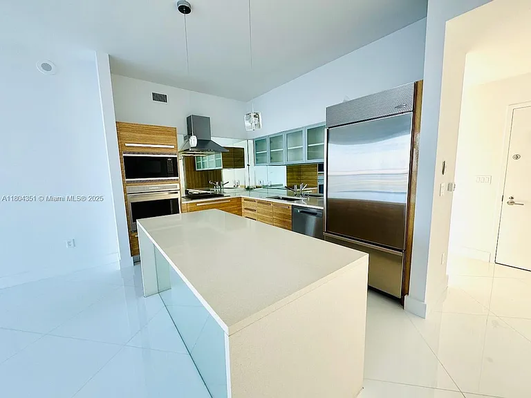 2020 N Bayshore Dr #3706 — Photo 8