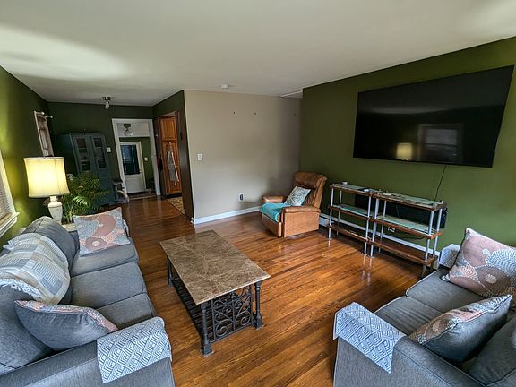 2nd image of 922 Circle Dr SE
