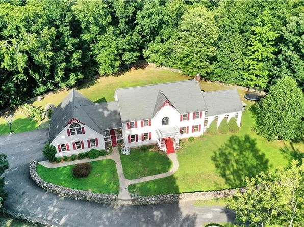 516 Lakeside Rd, Newburgh, NY 12550