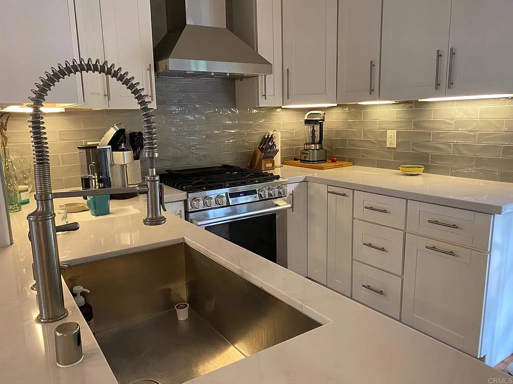 2 bed, 1155 sqft, $5,200 — Photo 1
