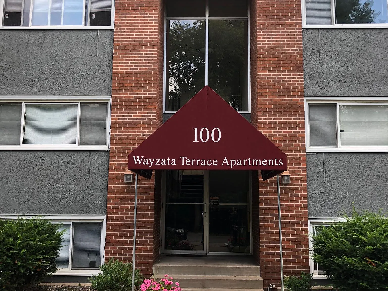 Wayzata Terrace Apartments — Photo 2