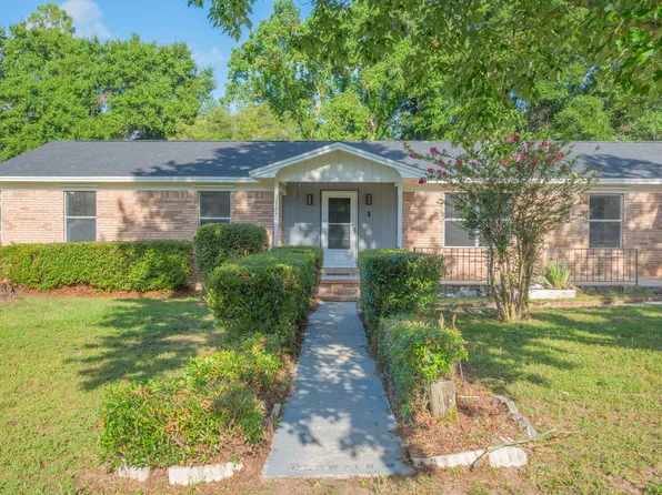 5340 Monterrey Rd, Crestview, FL 32539