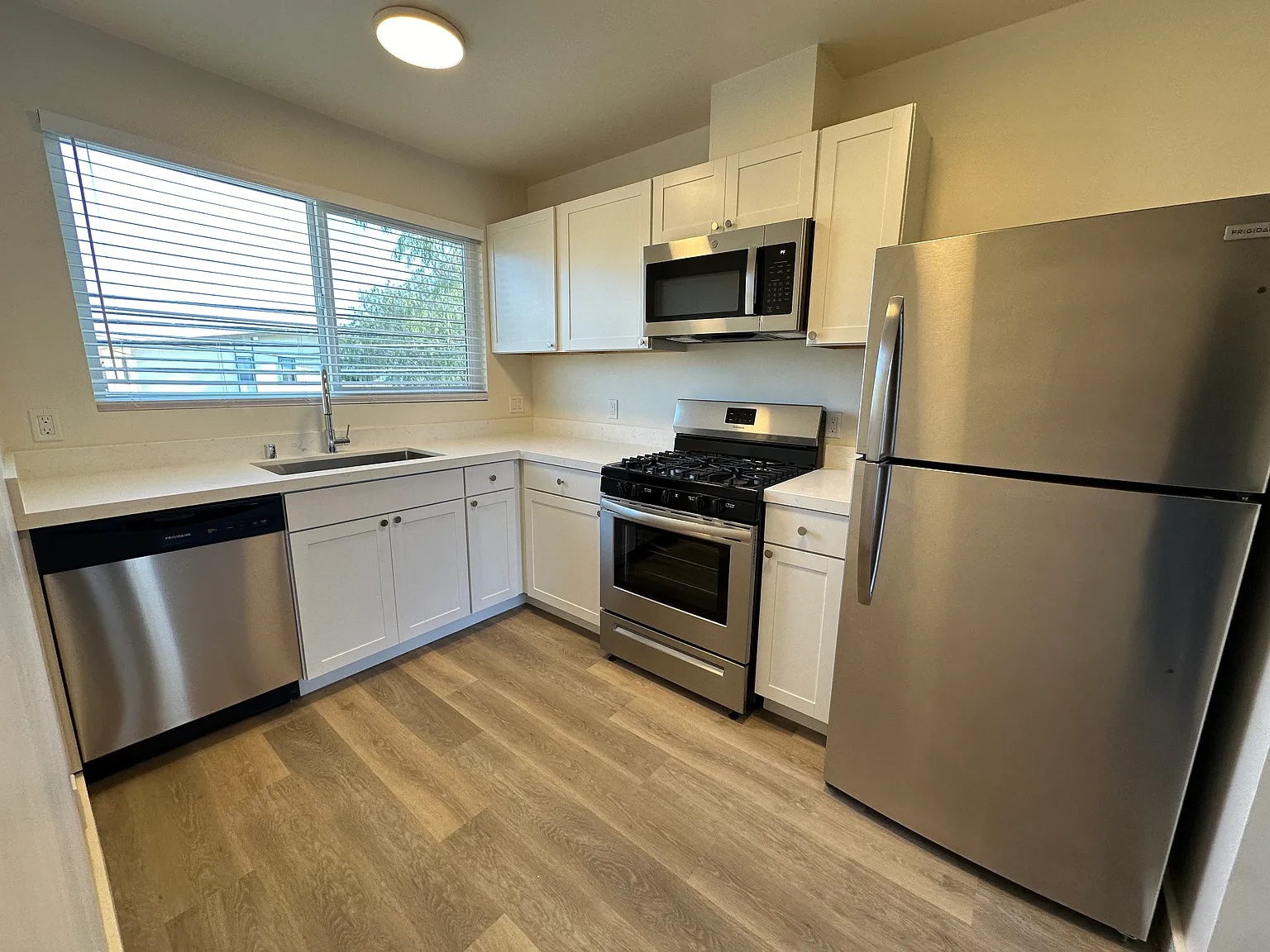 2 bed, $3,575 — Photo 4