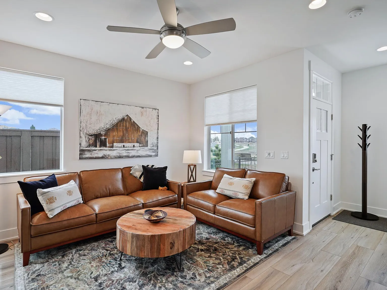 3 bed, 2.5 bath, 1450 sqft, $3,200 — Photo 4