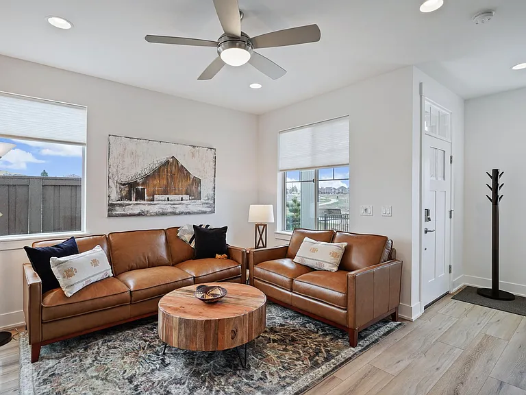 3718 NE Petrosa Ave — Photo 4