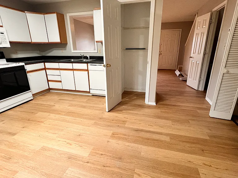 1383 W Allen St #B3 — Photo 6