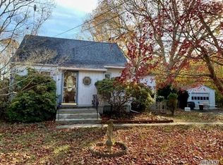 52 Wavecrest Dr, Mastic Beach, NY 11951