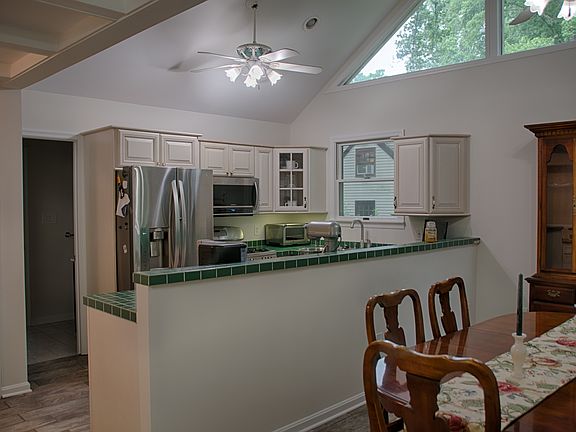 4th image of 6927 Chestnut Ave