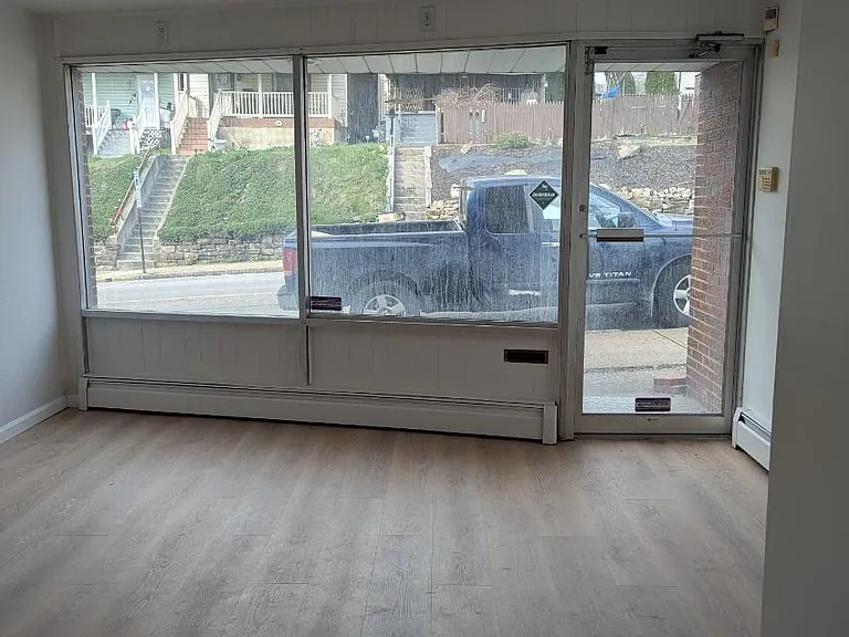 300 California Ave #5 — Photo 2