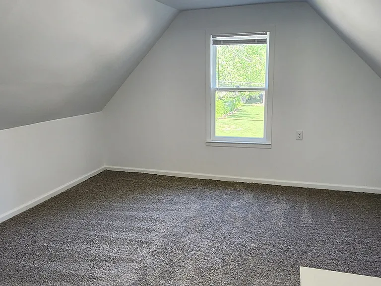 1027 N 9th Ave E — Photo 15