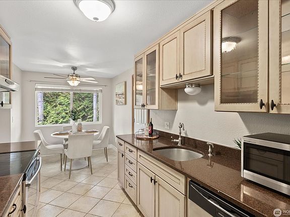 3rd image of 17104 NE 45th St APT 8
