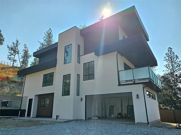 757 Barnaby Rd #3, Kelowna, BC V1W 4N9