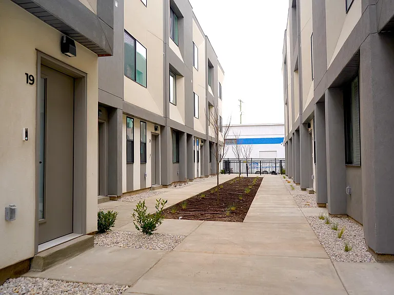 SUR17 Townhomes — Photo 11