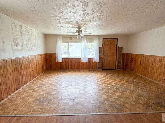 5th image of 655 James Pl