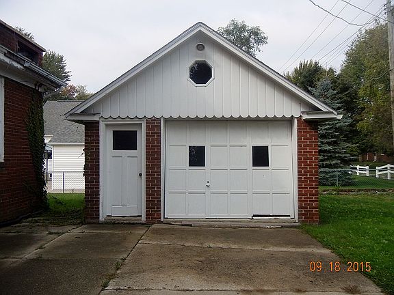 4th image of 7456 Paul St