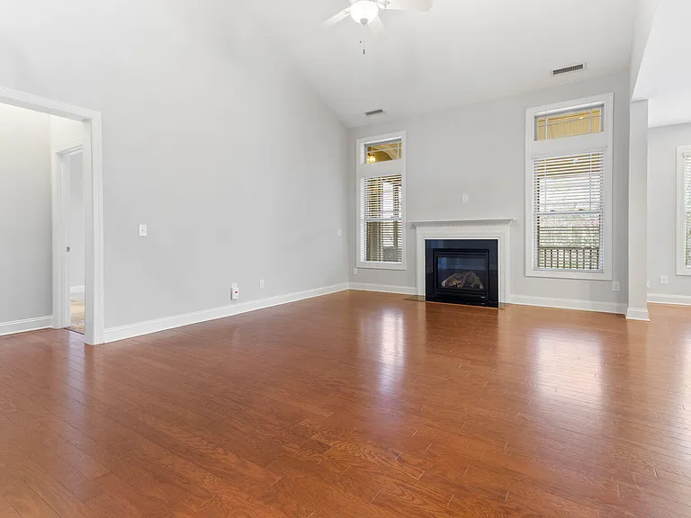 1528 Lily Creek Dr — Photo 5