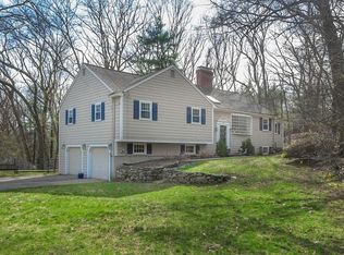7 Clubhouse Ln, Wayland, MA 01778