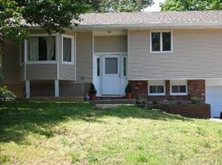 96 Plymouth Blvd, Smithtown, NY 11787