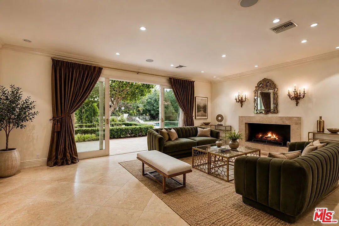 4 bed, 5.0 bath, 4200 sqft, $23,500 — Photo 1