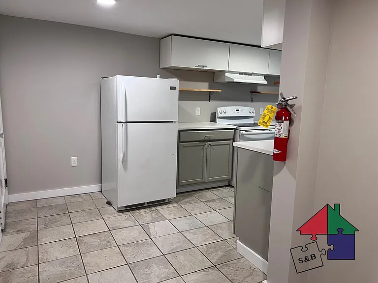 110 Northfield St — Photo 2