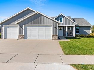 2985 E Bluetopaz Dr, Appleton, WI 54913
