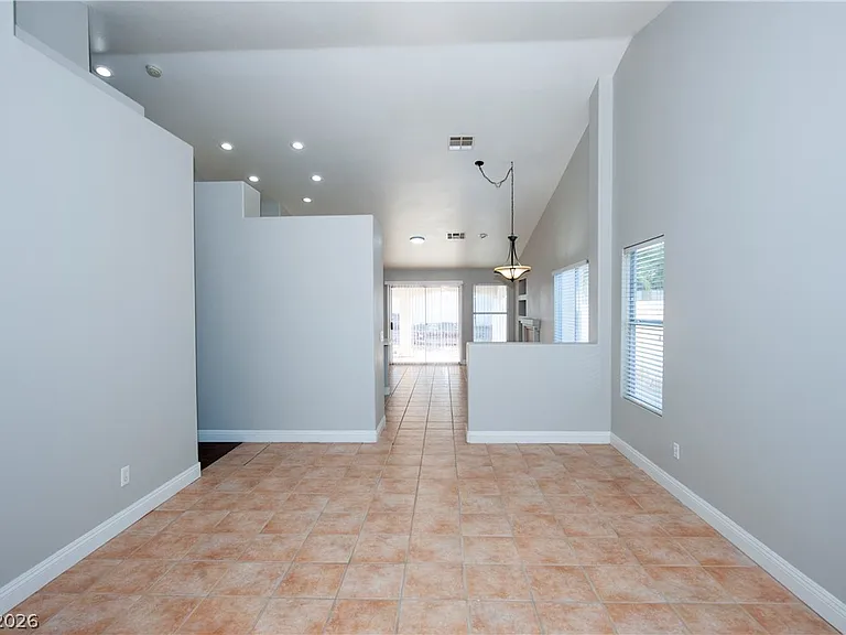 921 English Heather Dr — Photo 5