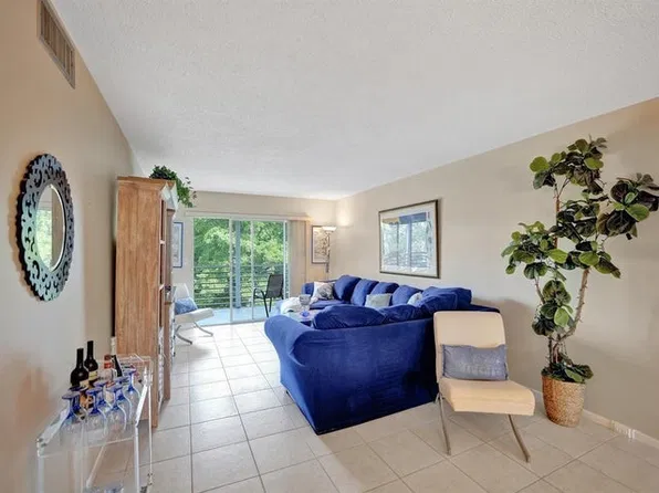 2003 Granada Dr, Pompano Beach, FL 33066