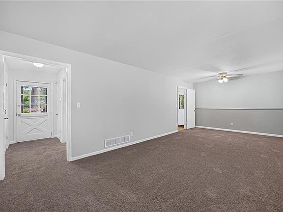 4th image of 3894 Maplewood Dr
