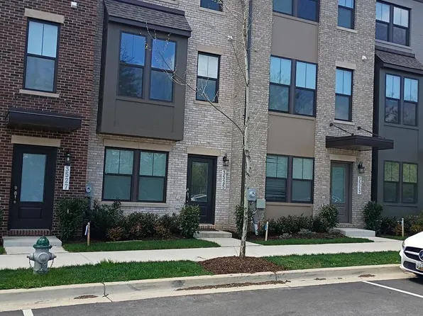 3525 Carnaby St, Hyattsville, MD 20782