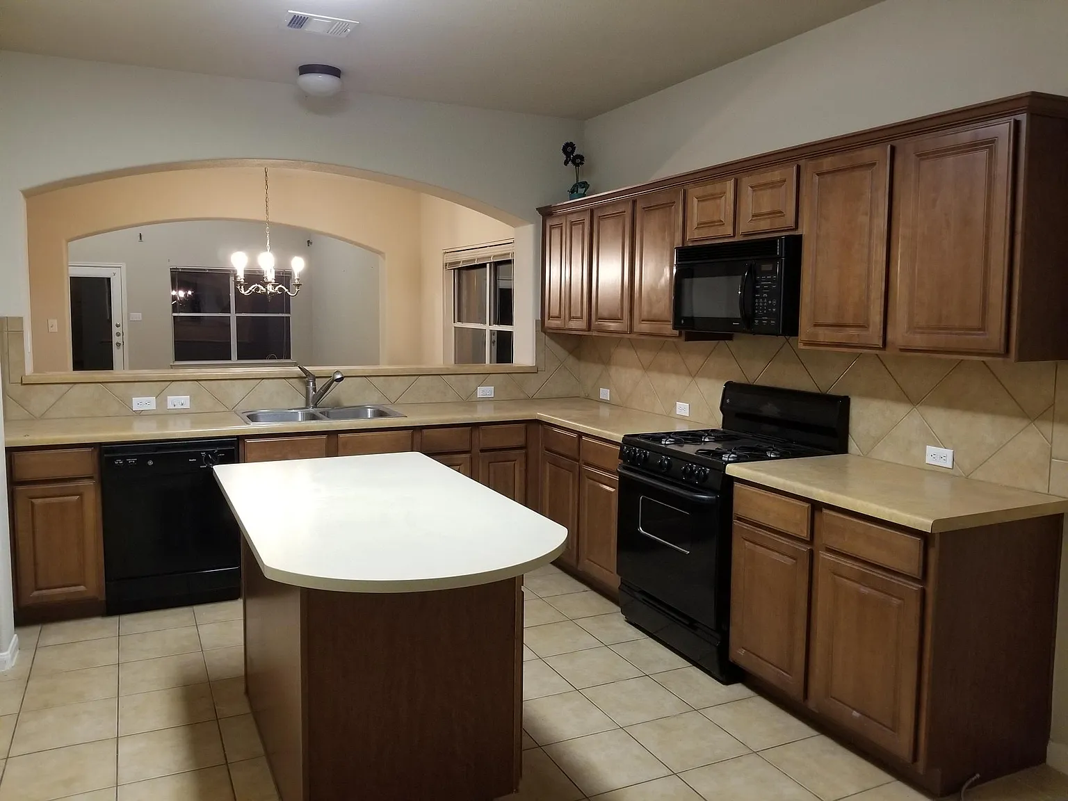 1443 Amberwood Loop — Photo 3