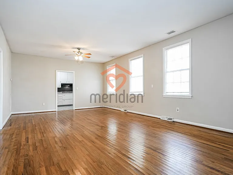 931 Ashley Ave — Photo 3
